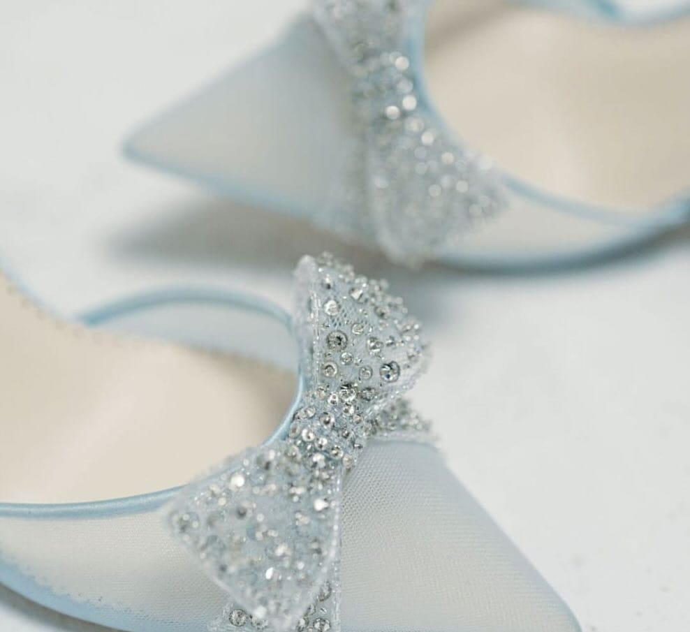 Touching tie Heel- Light sky