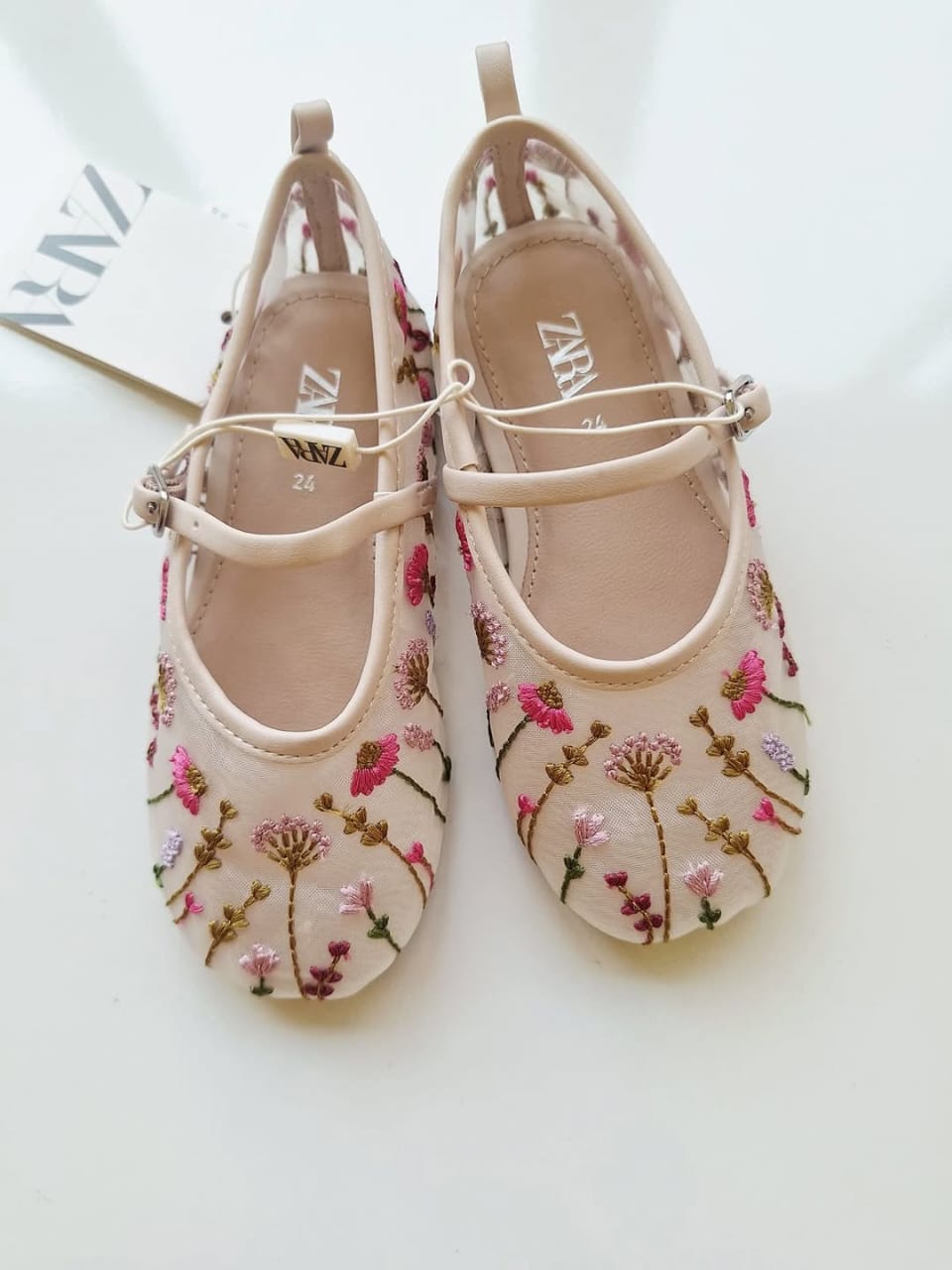 Embroidered girls shoes