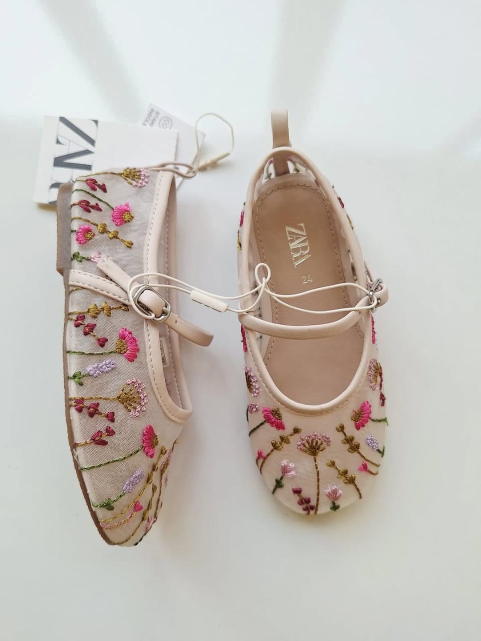 Embroidered girls shoes