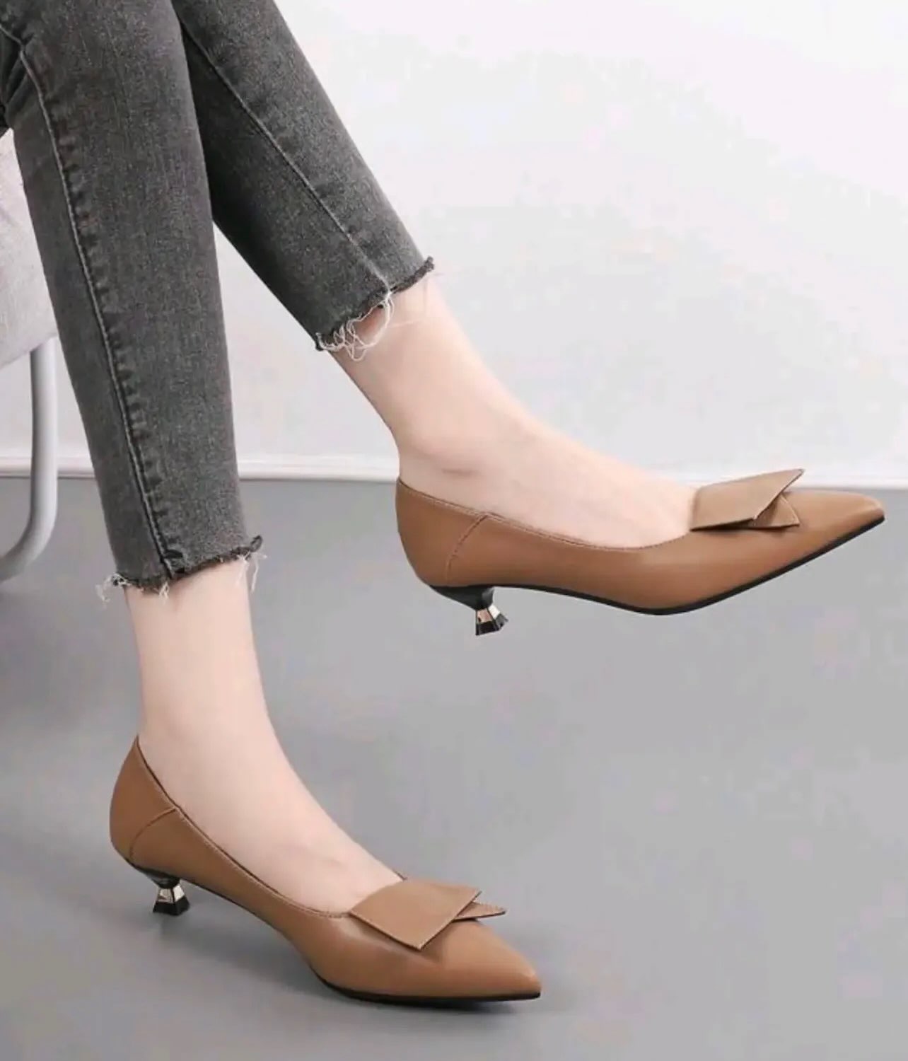 Kitten-Heel Pumps (Light Brown)