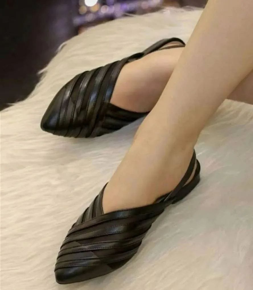 Pointed Strap toe Black