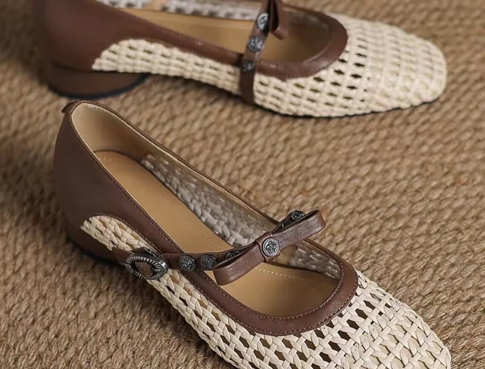 Hollow out summer pumps (Brown)