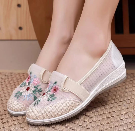 Embroidered sneakers (Skin)