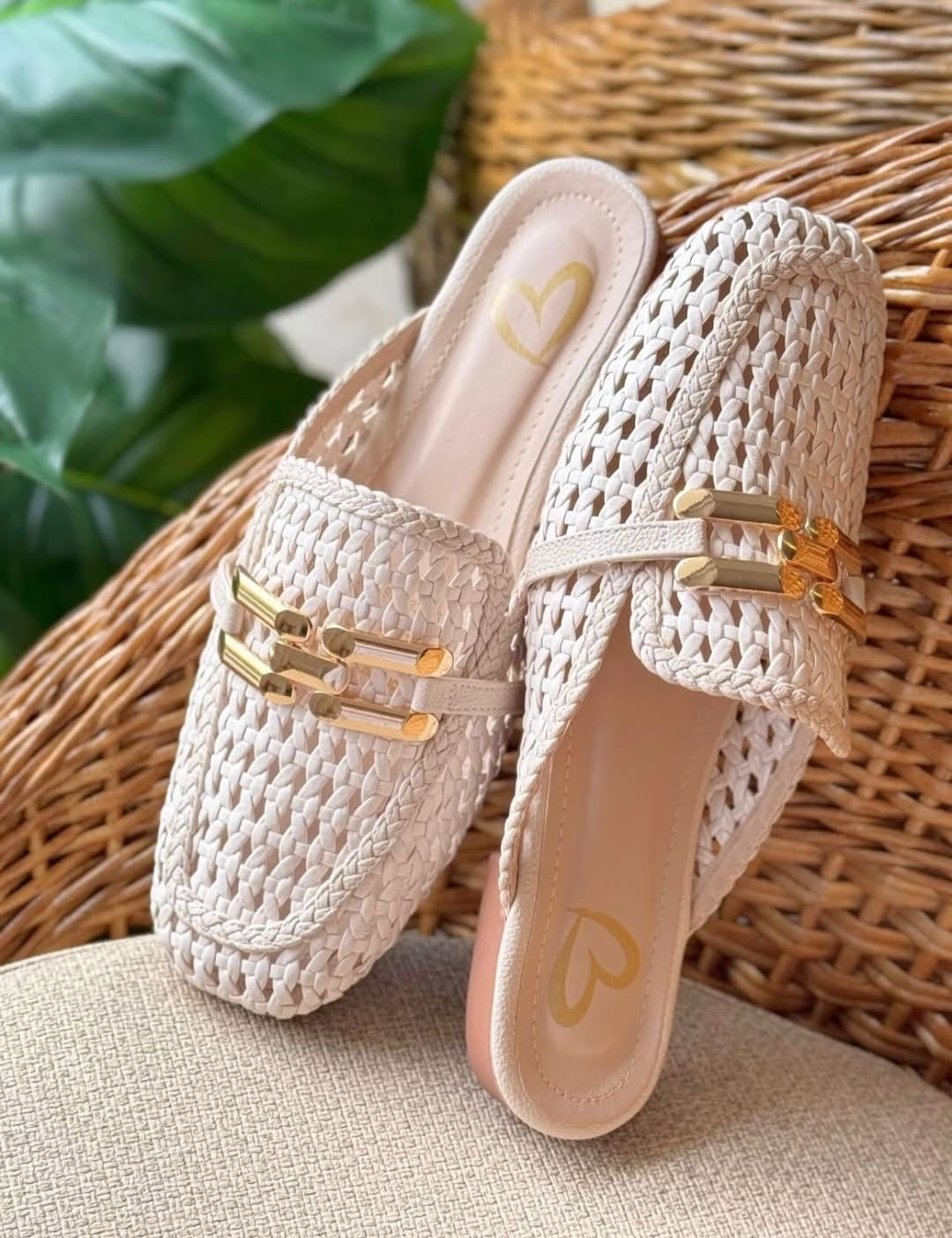 Hand weave rattan sandal (White)