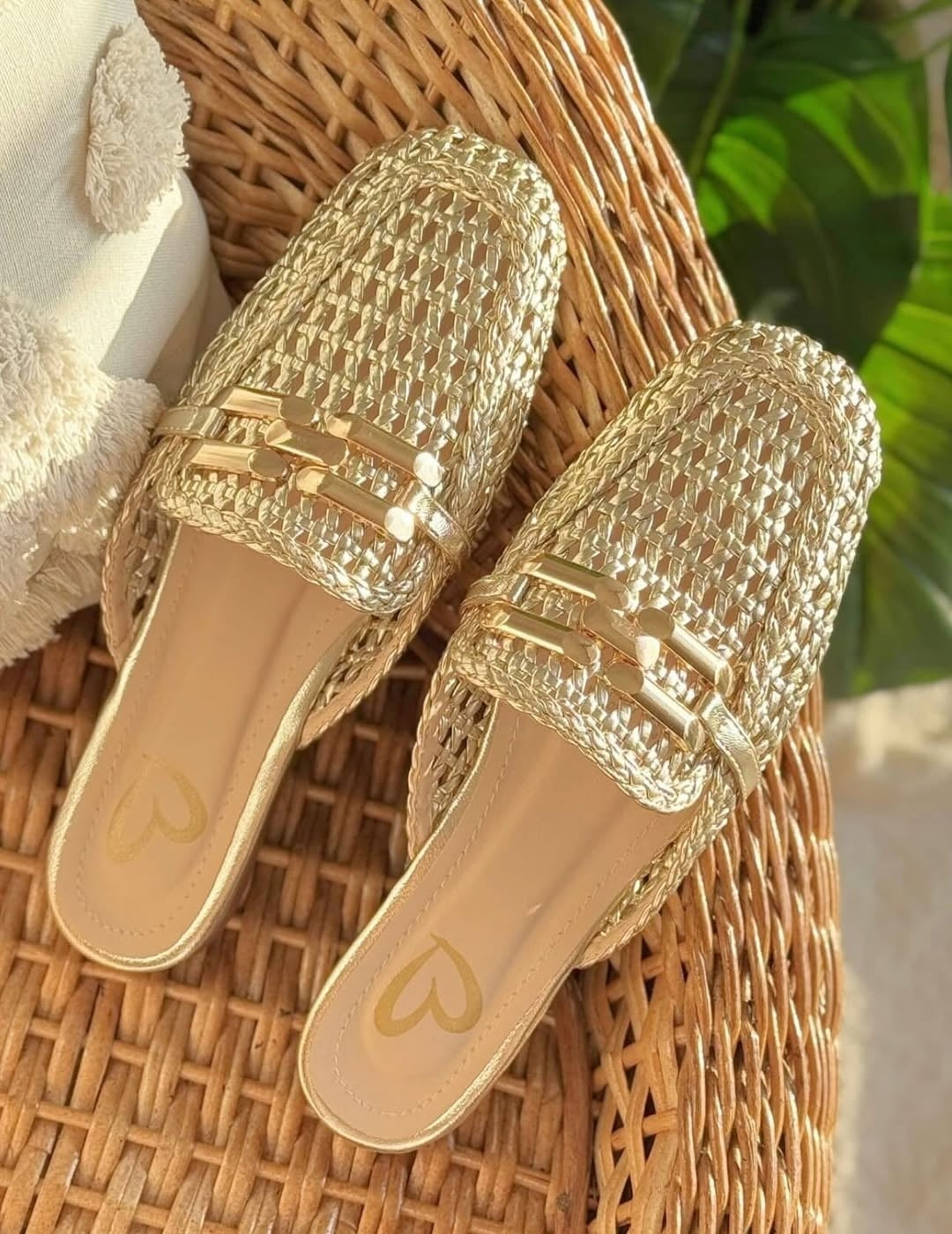 Hand weave rattan sandal (Gold)