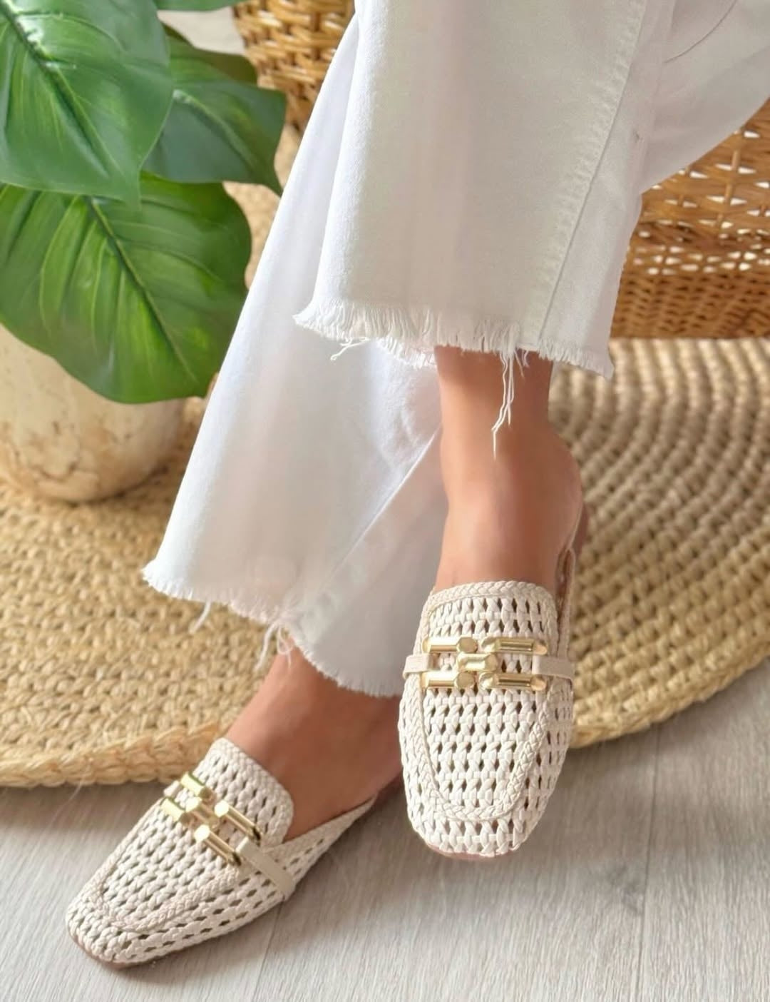 Hand weave rattan sandal (White)