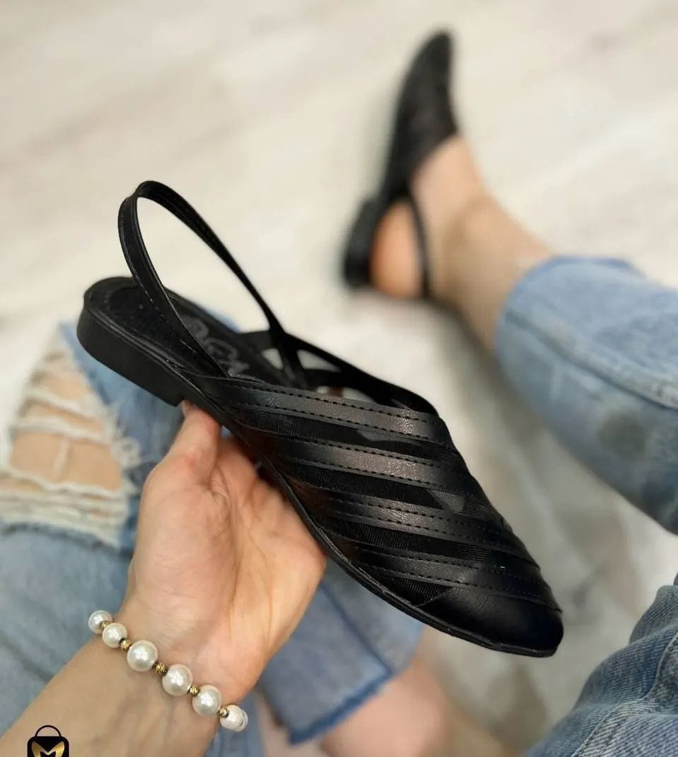 Pointed Strap toe Black