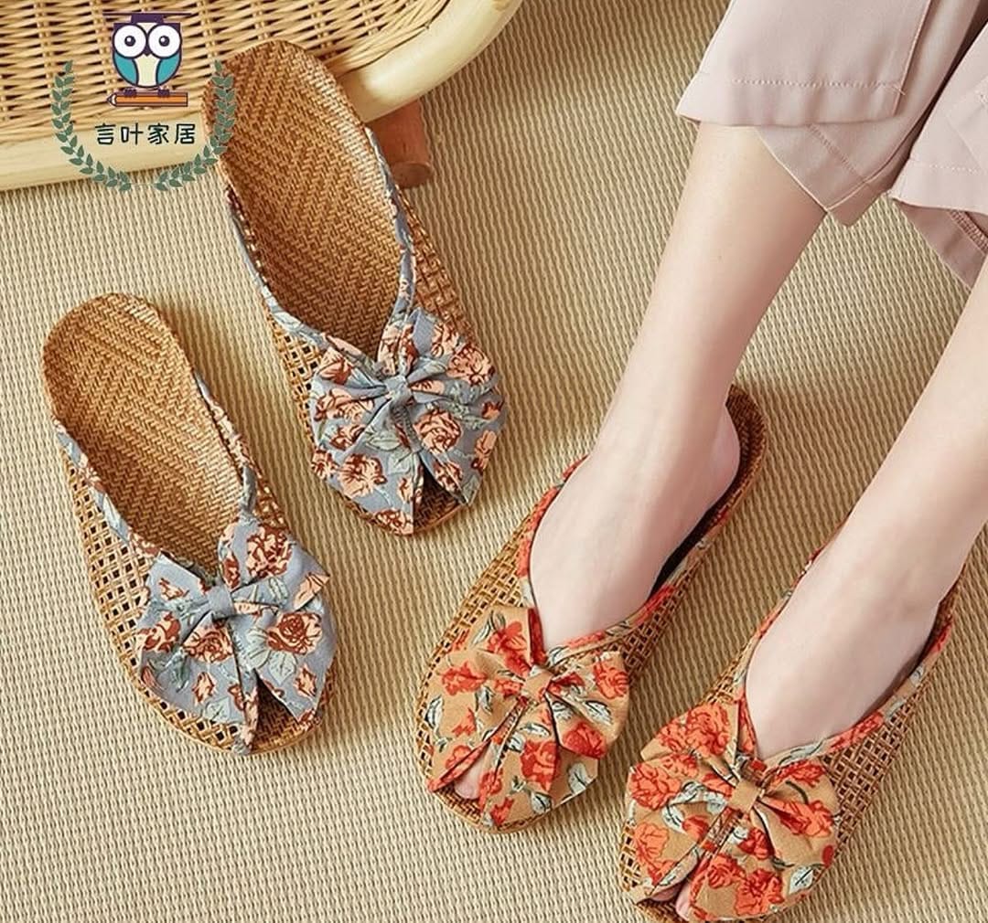 Floral sandals (Grey)
