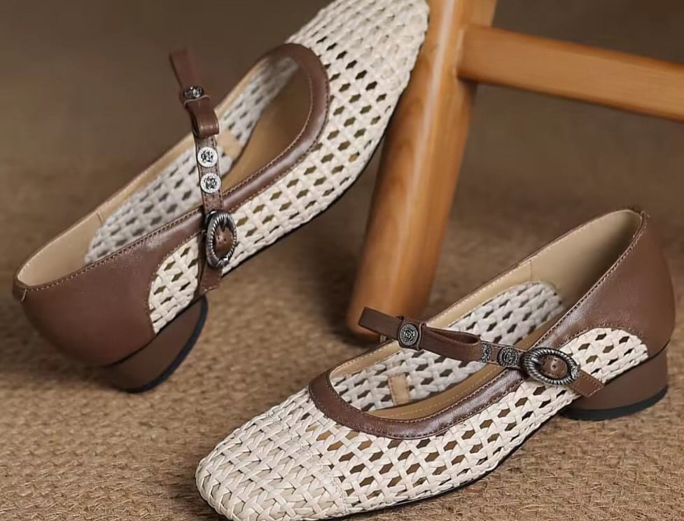 Hollow out summer pumps (Brown)