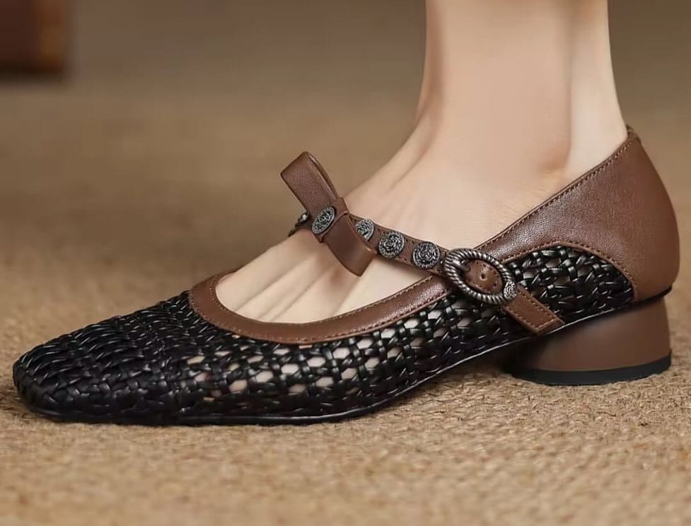 Hollow out summer pumps (Black)