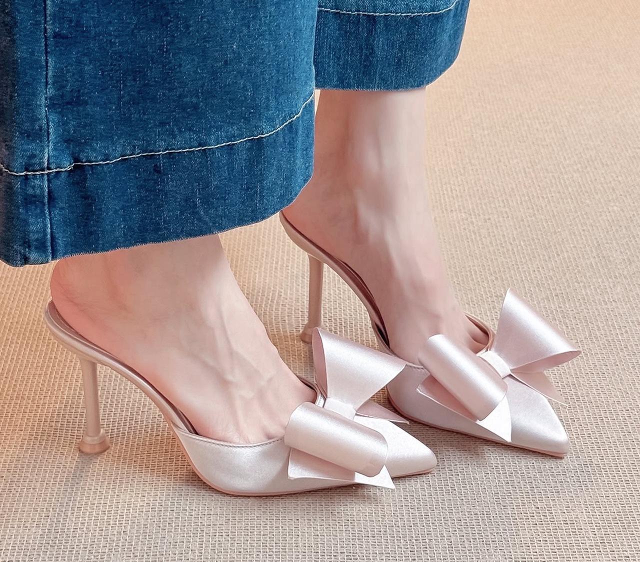 Luxe bow mule heel